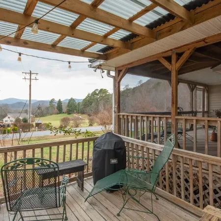 Stunning Views w/Firepit, 2/1 Cottage, Creek, Starlink, Ada + Pet Friendly