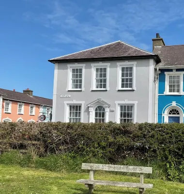 YR HEN  FANC (THE OLD BANK) Hotel dekat Aberaeron Beach