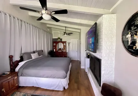 Comfortable studio just 3 minutes drive to downtown Moses Lake Отели в г. Мозес Лейк