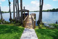 Lakefront Paradise Near Attractions