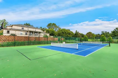 Golf Course Getaway: Pickleball/Tennis/Pool/Hot Tub/Fire Pit