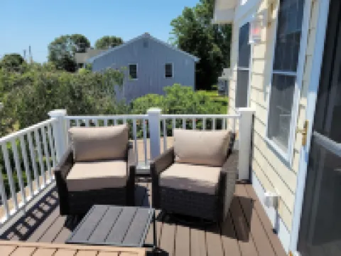 Water View " THE PIPERS NEST " - minutes to the beach, located in Snug harbour !