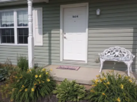 Wayside Guest House  Clean, Cozy, Comfortable, Convenient Hotels in Washington Township