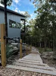Cozy, Private 1-Bedroom Suite, Nestled in the Woods & 3 Minutes to Hermann Fun!