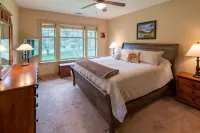 Maggie’s Hideaway - Mountain and Fairway view