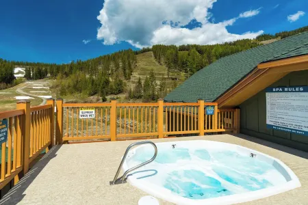 Ski in-Ski out Morning Eagle 3-bedroom condo in Whitefish