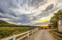 Cozy Cabin on 2 acres with mountain view river access, 5 min to Lava Hot Springs