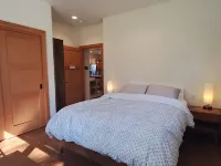 Lucky Star Cabin, A Mountain Modern Winthrop home on the Methow Trails system! Hotels in Winthrop