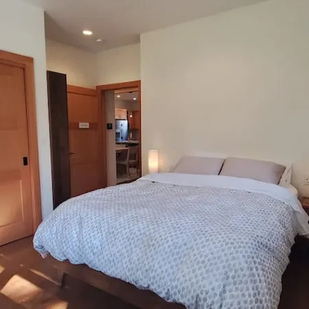 Lucky Star Cabin, A Mountain Modern Winthrop home on the Methow Trails system!