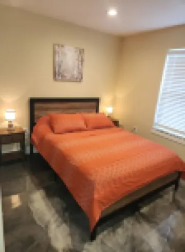 Adorable 2-bedroom guesthouse with free parking