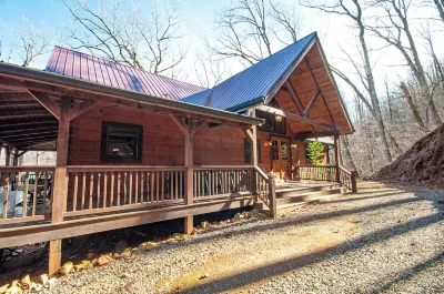 Mountain Retreat - 4/3 - hot tub, wrap around deck w/spectacular mountain views,
