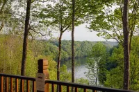 Lake View Nature Cabin at Bear Bluff Retreat