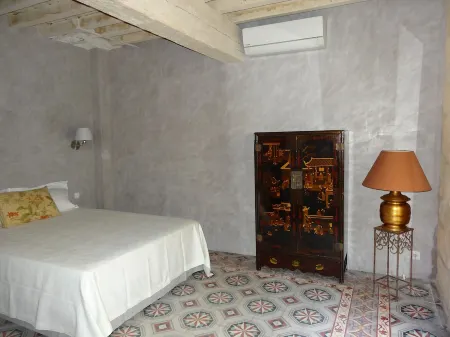 "Old Center" Charming House with Terraces and Garage Отели в г. Арль