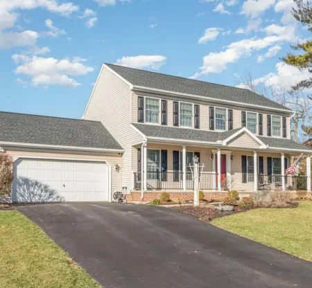 Modern Pool-Side Paradise, 5 Miles to Hershey Park
