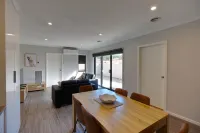 Geethree - Family escape