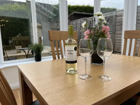 Cotswold apartment with private parking!