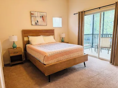 Spacious condo close to Disney with heated pools, hot tubs, lots of amenities!