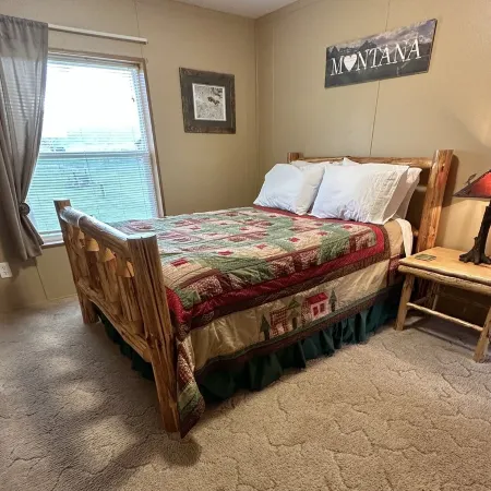 Summer & Winter Paradise, Stunning Mountain Views & Close To Yellowstone Park!