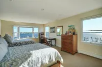 Large waterfront home w/ pool Hotel in zona SCHI