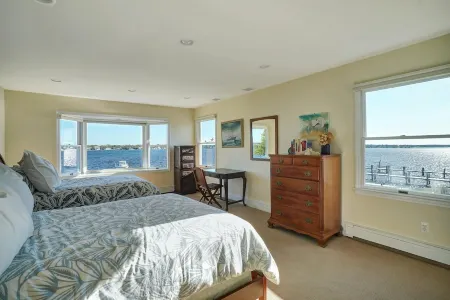 Large waterfront home w/ pool