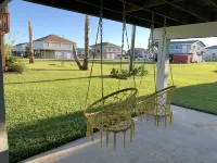 10 Min Walk to Beach, Cozy Family Home - Country Houses