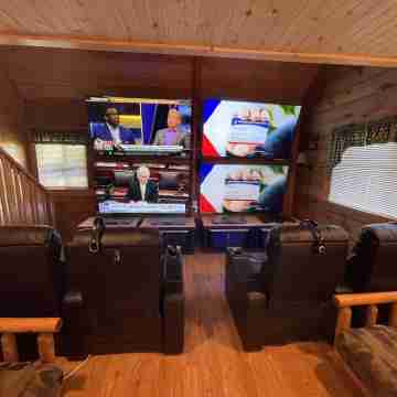 Entertainment Cabin: with 8 Large Screen TV's on 1 Wall.  Great for Small Groups Others