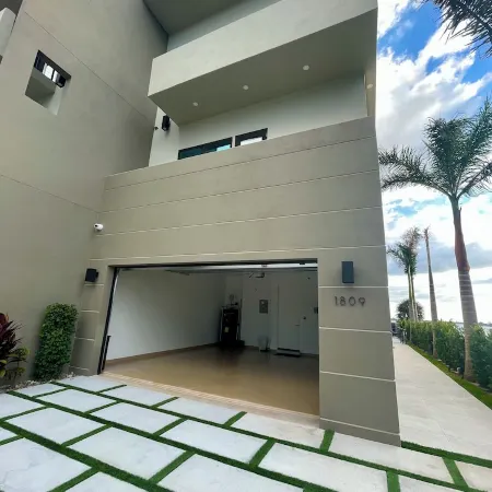 Riverview Oasis- Riverfront Paradise with Dock, Elevator, Private Pool & Kayaks