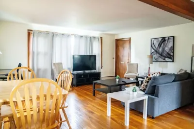 Garage, Fully Fenced Yard, Sleep 7, Walk to Downtown Hotels near Edmund Keefe Auditorium