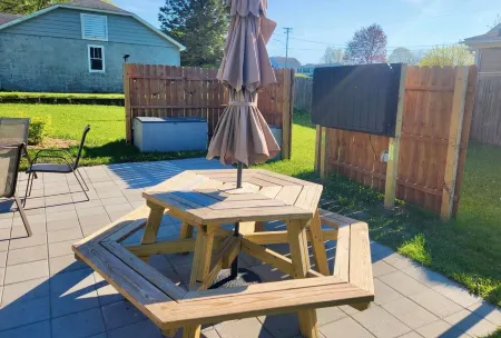 Private Hot Tub, Outdoor TV, near Downtown & Lake Michigan Beaches!