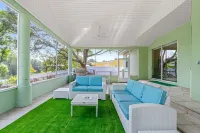Lakeview Chic 3BD House for golf/beach lovers