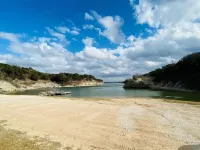 Cozy cottage with rooftop deck, fire pit, hot tub & community boat dock and cove Hotels in Bosque County