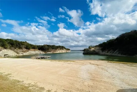 Cozy cottage with rooftop deck, fire pit, hot tub & community boat dock and cove