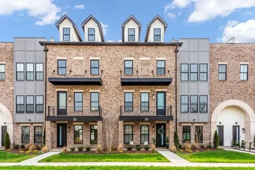 Luxury Massive Townhome, Pool, Elevator, Amenities