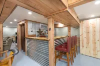 Laurel Highlands Getaway Chalet - Fire Pit, Game Room, Near Ski Resorts & Lake