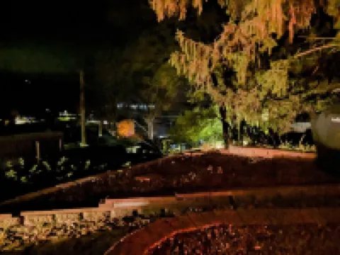 Hygge Hideaway. Pet friendly, cozy retreat & 3 minute walk to the river!