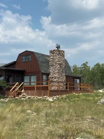 The 360Charming 3-bedroom house with WiFi and AC in welcoming Centennial