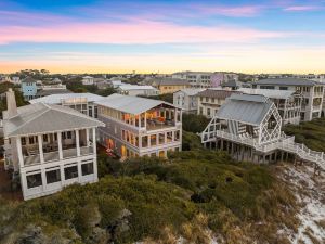 Beach Front Seaside Home - Outside the Box - 4Br 4,5BTH Home