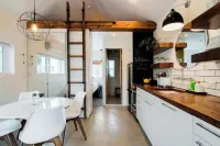 Mid/Mod ' Little House' in Old Town Louisville