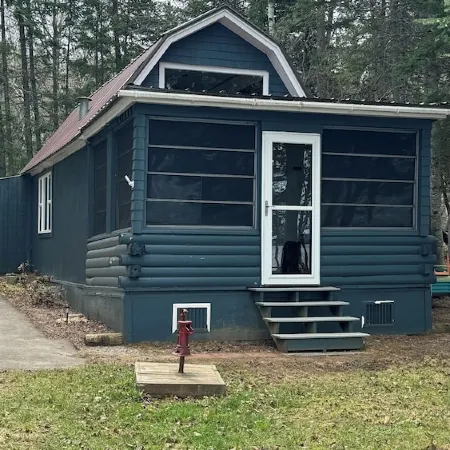 Cozy escape in Portage Lake. Sleeps up to ten people!