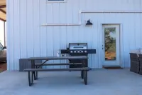 Gorgeous, Secluded Hill Country Escape Near River + Game room!