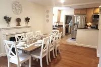 Amazing Escape - 6BD, 5BDR, Private Deck near DC Hotels in Annandale