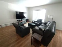 Modern 2,000+ sf house. Sauna + Parking! 5 mins from airport.