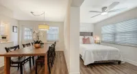 Steps to Siesta Key Beach / Charming 2-Bedr + den apartment with Patio & Pool