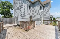 Location! Close to Falls! 6-bedroom house in Niagara Falls