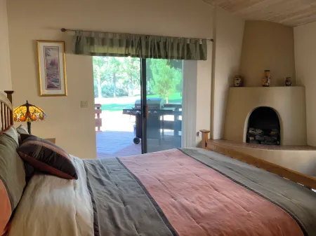 New Listing! Epic Redrock Views, Golf Course,  Sedona's Best Neighborhood! Отели рядом с достопримечательностью «Белл Рок»