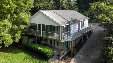 NEW! Lakehouse Retreat near Clemson