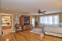 Waterfront Home in the Poconos,  Dog Friendly فنادق في پيراڈائز ٹاؤن شپ