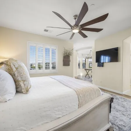 🏝️Chic villa on the lake! 3 bed 3 bath, Golf, bbq & fun in the sun 🌵🏝️🍦👙