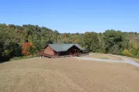 Very Private 4 Bedroom 3 Bath Cabin on 24 acres Hotels in Madison County