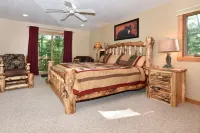 Modern Home in the Mountains- within walking distance to ski slopes!
